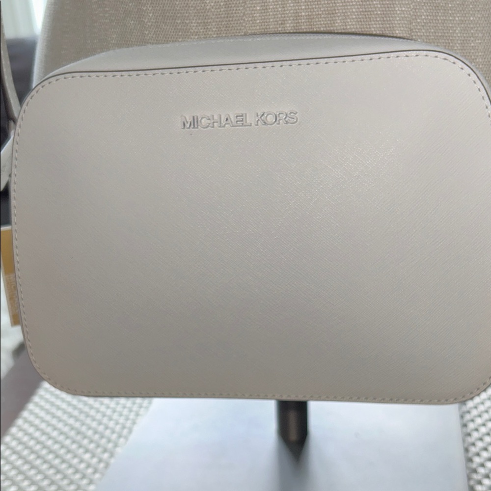 Michael Khors White Crossbody Bag Med Size purse that matches every outfit. - Picture 5 of 7